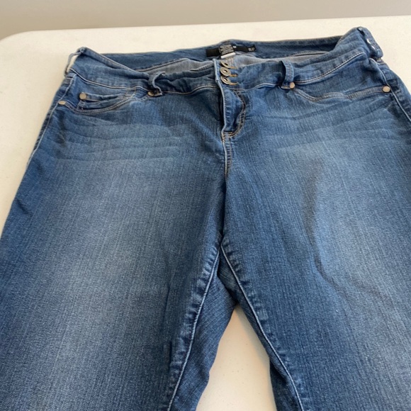 Jeans - Picture 1 of 3